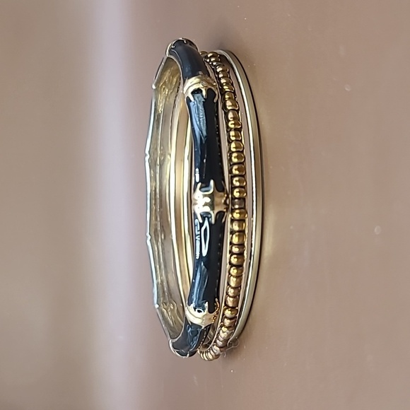 Three bangle bracelets in gold and black color - Picture 5 of 7